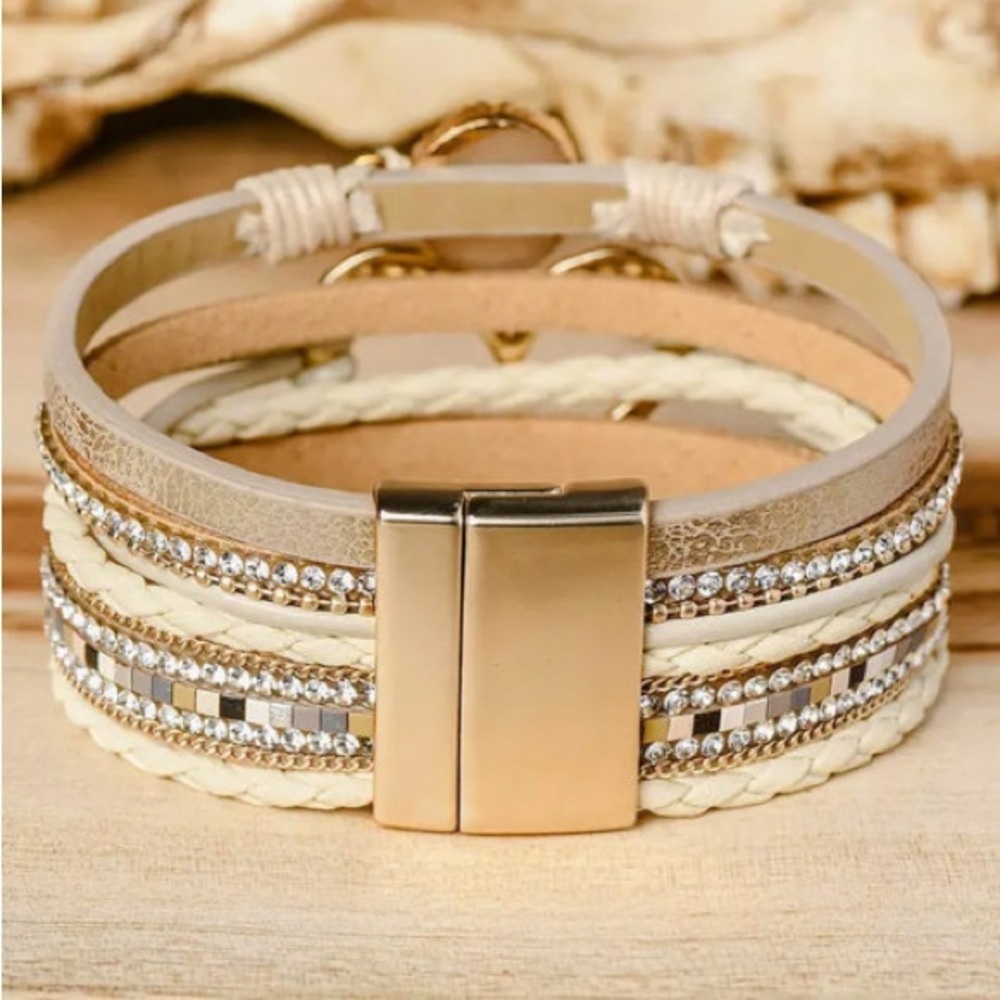 Love In The Air Bracelet - Picture 7 of 7
